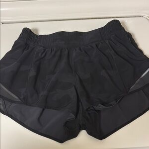 Lululemon women Hotty Short 2.5in